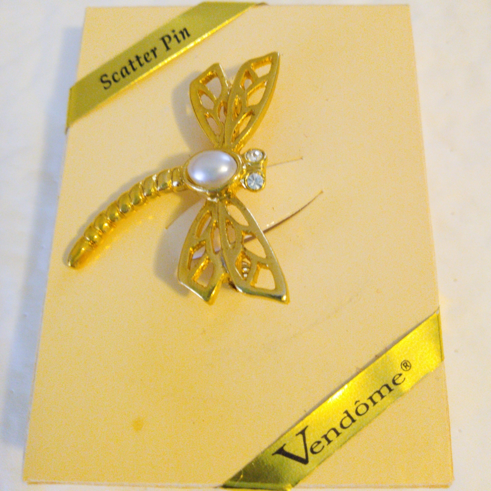 Gold and White Nature-Inspired Brooch with Intricate Design Vintage from 1950's